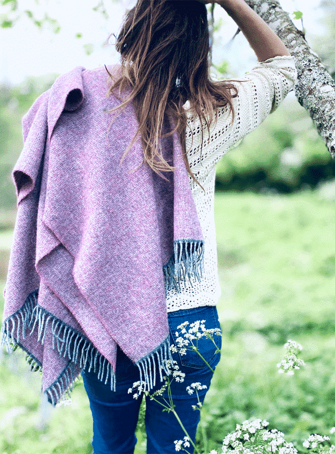WildWoolPic british pure wool throw cosy rose LS