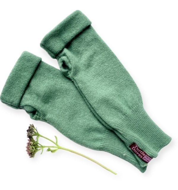 Recycled turtle dove cashmere wristwarmers 1