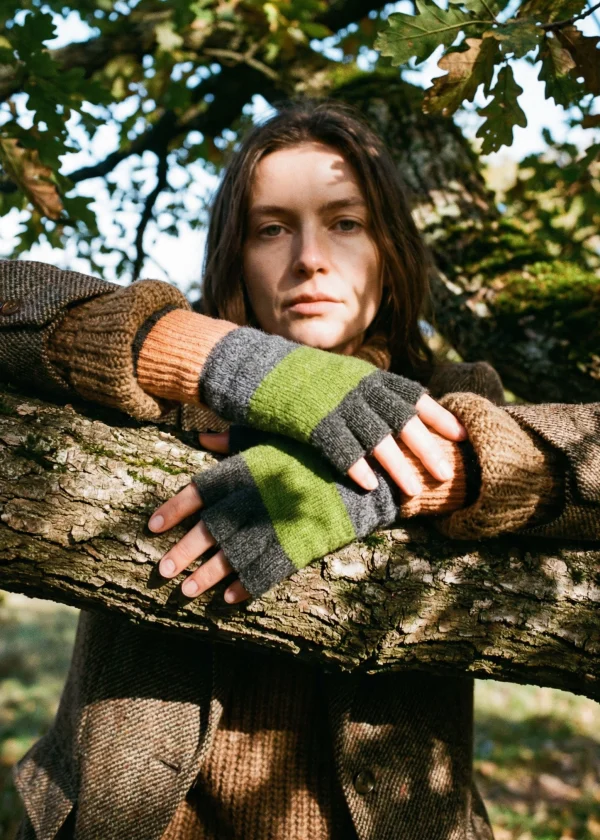 wildwool pic catherine tough seaweed peach fingerless gloves
