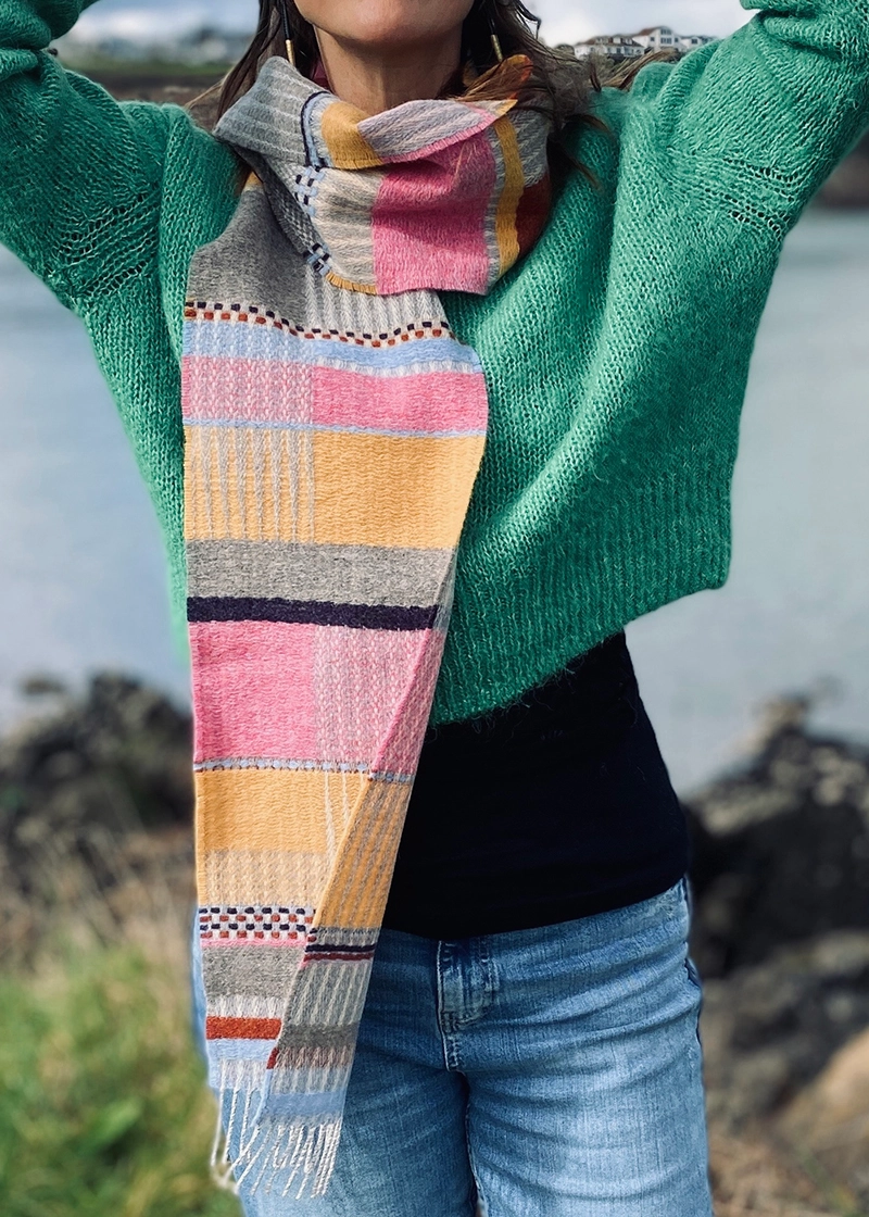 Merino wool Maela bubblegum scarf