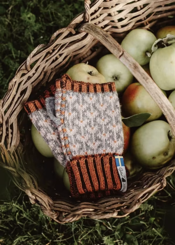 ojbro emiliaeinhar merino wool wristies