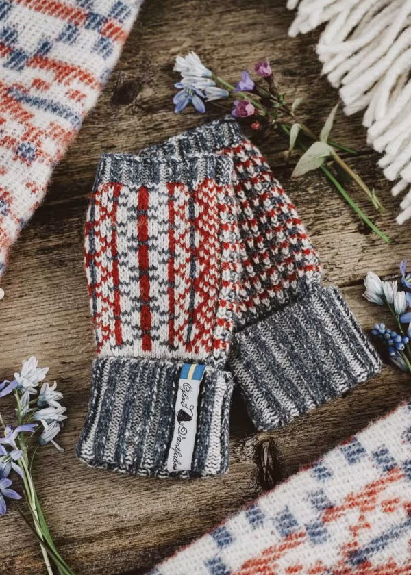 ojbro lyksele grey red swedish wristwarmer gloves